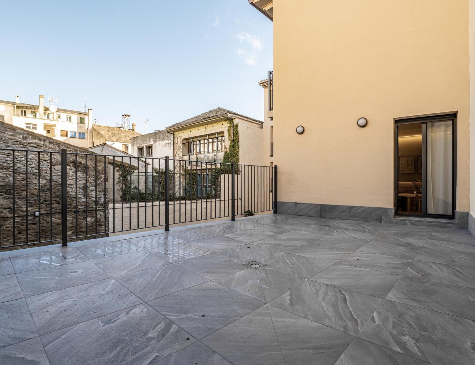 Apartamentos Torre Del Reloj Jaca Exterior foto